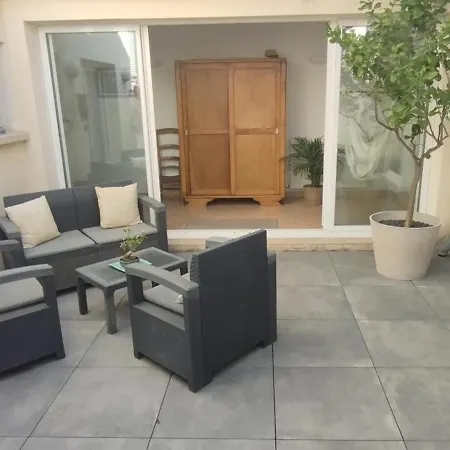 Modern Townhouse With Garden And Patio