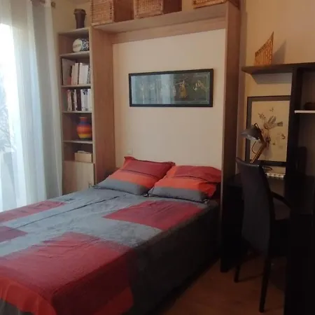 Ferienhaus Modern Townhouse With Garden And Patio Bordeaux